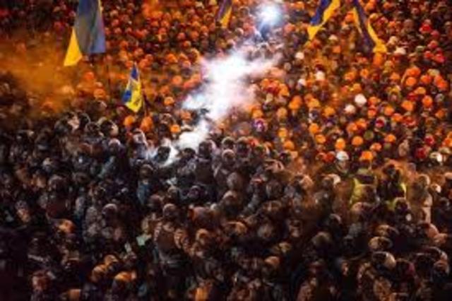 Ukraine Police Retreat, Protesters Dig In