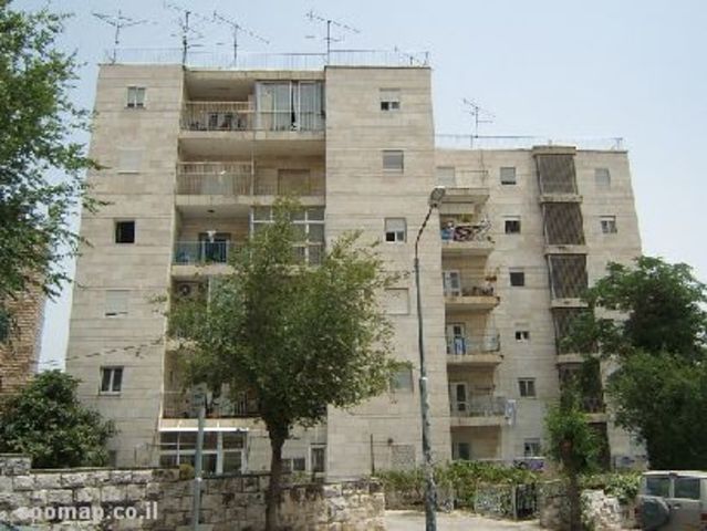 בנייני האבן בשכונה