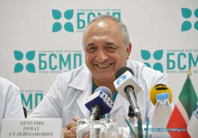 Выдающийся хирург Ренат Акчурин представил в Москве уникальный прибор, который позволяет проводить сложнейшие операции на сердце без его остановки.
