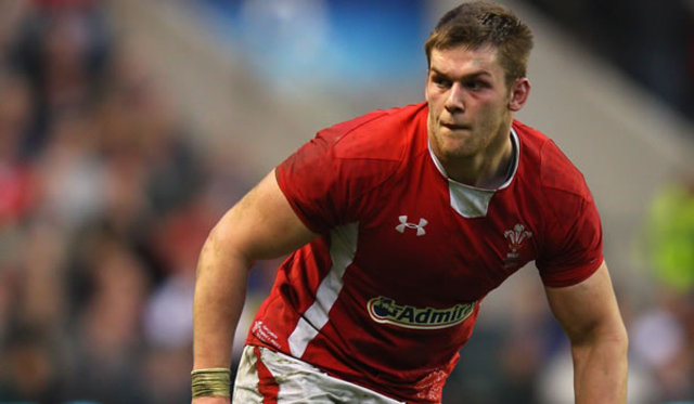 Dan Lydiate pens deal with Racing Metro
