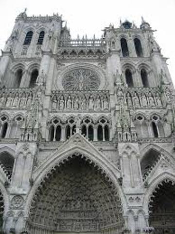 Aimiens Cathedral burns to ground