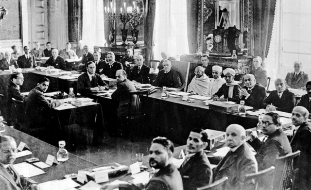 Mohandas attends the round table conference in london