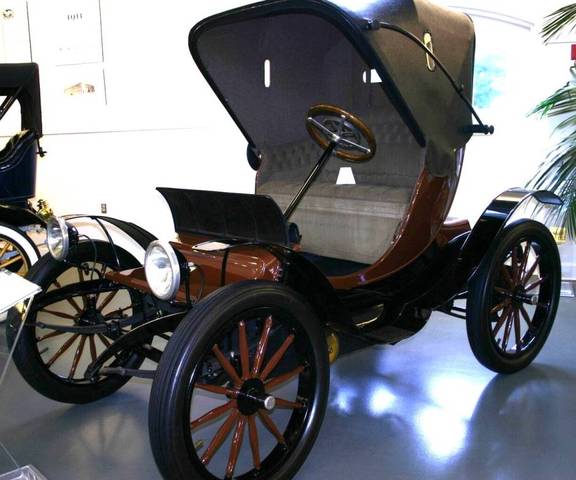 the Phaeton was released for 2,000 dollars by the Woods Motor Vehicle Company of Chicago