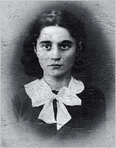 Vladek hears about Anja