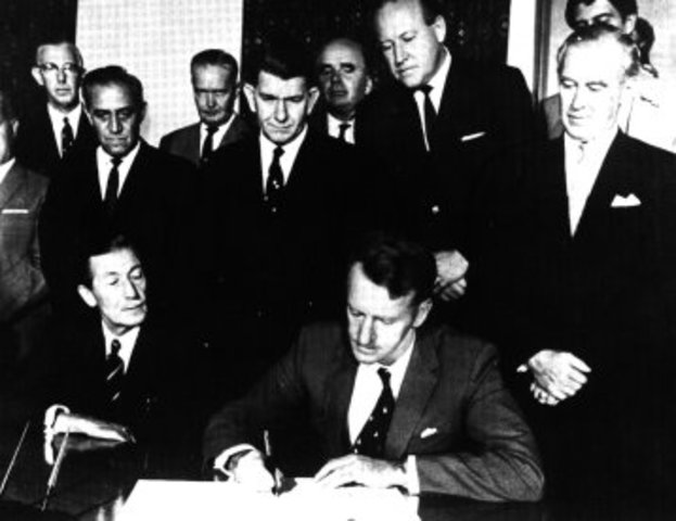 Rhodesia gains independence