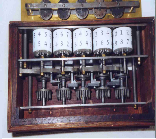PRIMERA  MAQUINA PARA CALCULAR.