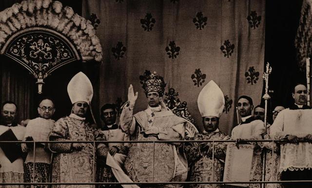 _Papal Coronation