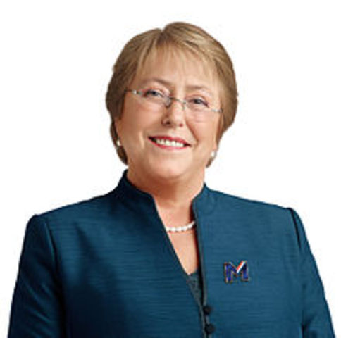Michelle Bachelet becomes 1st female president