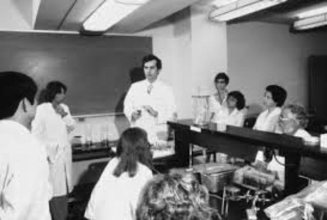 The Secretary of State establishes the Official Languages in Education Program