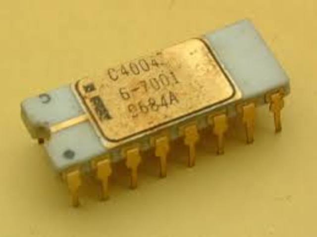 PRIMER MICROPROCESADOR