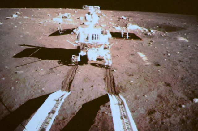 China Moon Landing: 'Jade Rabbit' Rover Basks in Lunar Bay of Rainbows