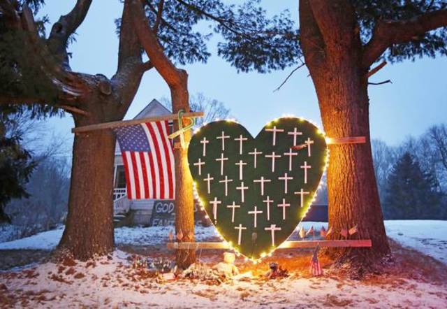 Sandy Hook shooting, one year later: A solemn day for Newtown