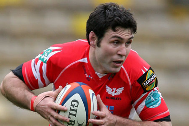 Stephen Jones, the only Welsh player in France, returns to Llanelli
