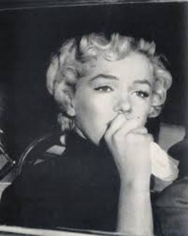 Marilyn Monroe gets divorced