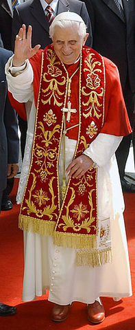 Pope Benedict XVI resigns