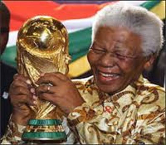 Nelson Mandela wins peace prize