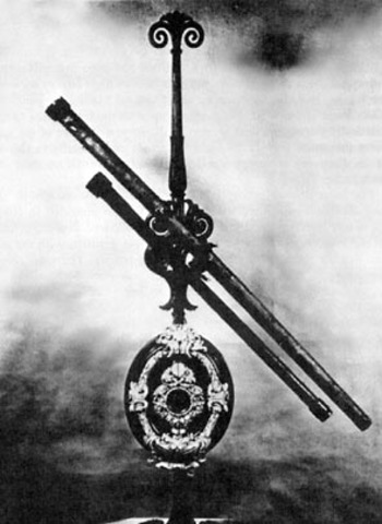 Galileo Galilei used telescope to support heliocentric theory