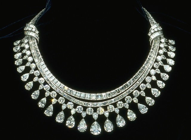 Diamond necklace scandal