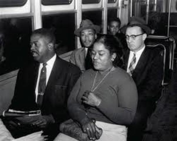 Montgomery Bus Sustem Desegregates