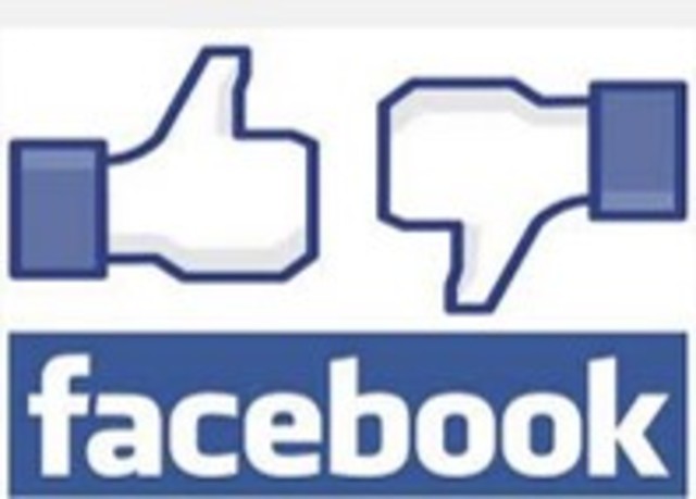 Mark ZuckErberg crea FACEBOOK.