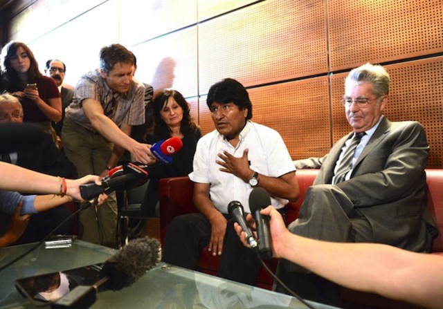 Morales es retenido en Europa