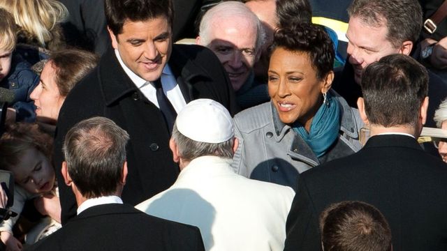 Pope Francis' Christmas Message: 'Place Ourselves at the Service of the Poor'