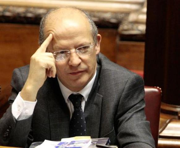 Augusto Santos Silva toma posse do cargo de Ministro dos Assuntos Parlamentares no primeiro mandato do governo de José Sócrates