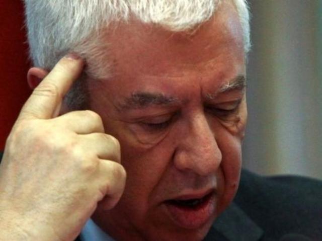 Fernando Teixeira dos Santos ocupa o cargo de Ministro de Estado e das Finanças no primeiro mandato do governo de José Sócrates