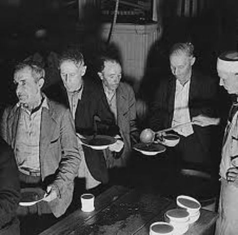 Congress establishes the Reconstruction Finance Corporation