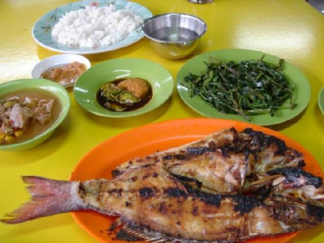 in Makassar city, you can eat sea food.