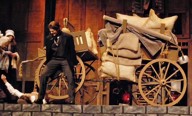 M. Madeleine-aider un homme