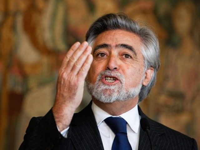 Luís Amado toma posse do cargo de Ministro de Estado e dos Negócios Estrangeiros no segundo mandato do Governo de José Sócrates