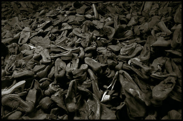 Vladek starts working in the shoe shop in Auschwitz