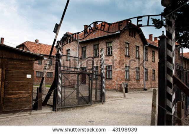 Soviet troops come across consentration camp