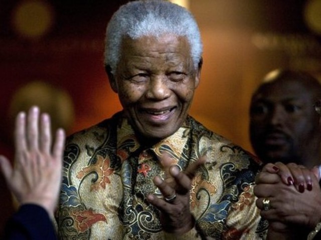 בשנת 1961 מנדלה שוחרר מן הכלא הוא המשיך בסתר את פעילותיו למען שיווין זכויות לשחורים.