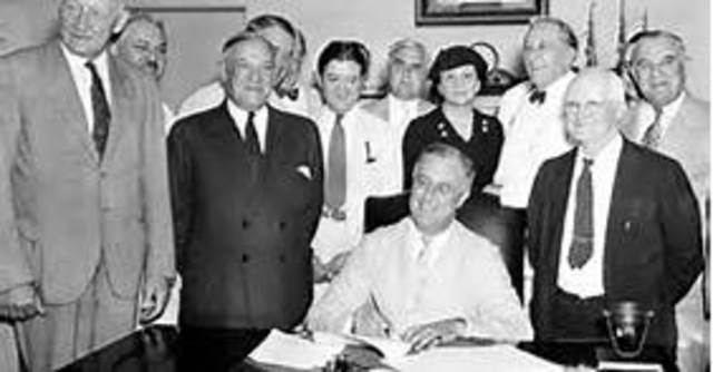 Congress passes the Social Security Act