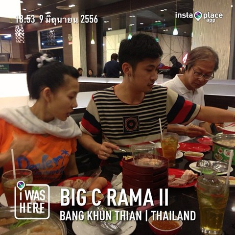 ฉลองวันเกิดแม่และน้องสาว