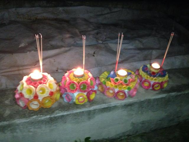 ลอยกระทงกับครอบครัว