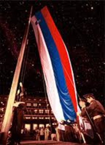 Slovenščina postane uradni in državni jezik RS Slovenije