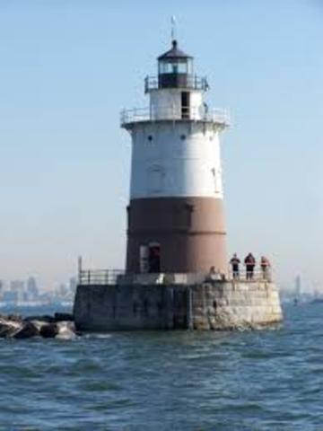 Samson ferry hits the rocks at Robbens Reef