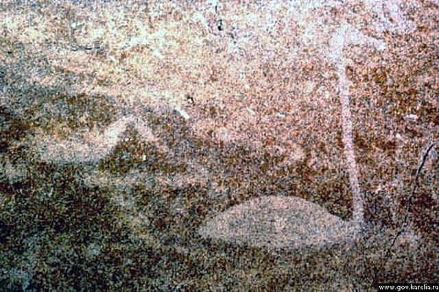 Петроглифы (датируются IV—III тысячелетием до нашей эры)