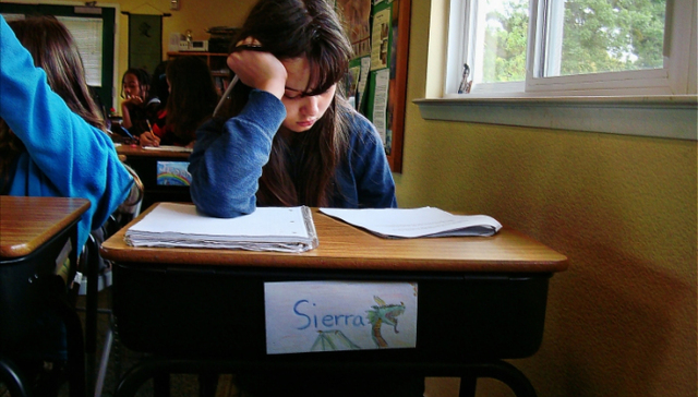 有一位老師，出了一張超難的考卷，被家長抗議而道歉