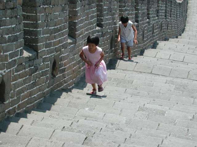 我第一次去北京看长城因为我小学毕业了