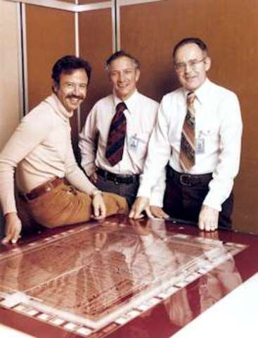 Fundada por dos grandes personajes: Moore y Noyce