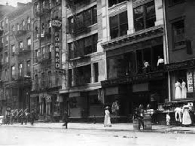 Jewish Daily Forward publishes first issue