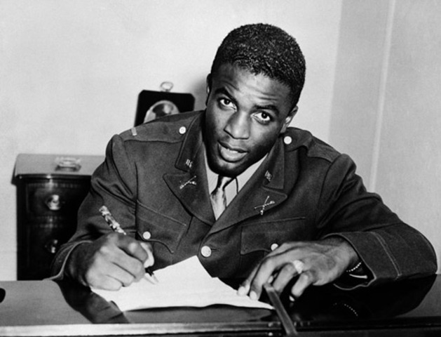 He began playing baseball with the Kansas City Monarchs.