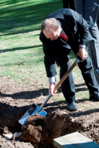 Maria Teresa Has To Bury Beloved Diary Because It Contains Info On Hilda