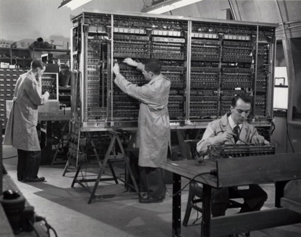 Supercomputadora BINAC (BInary Automatic Computer)