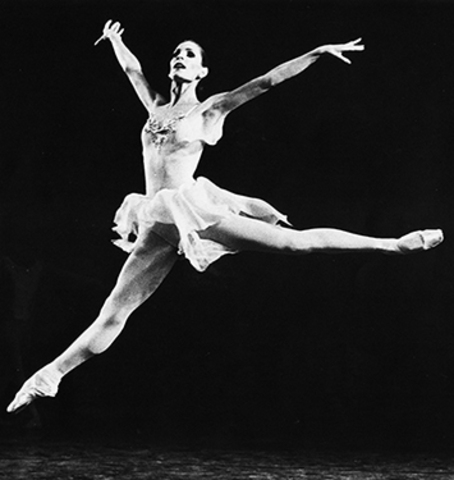 Davis becomes founding member of Los Angeles Ballet