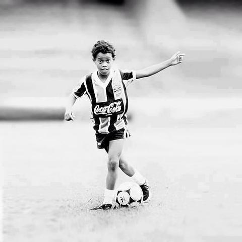 Ronaldinho gets attention from media